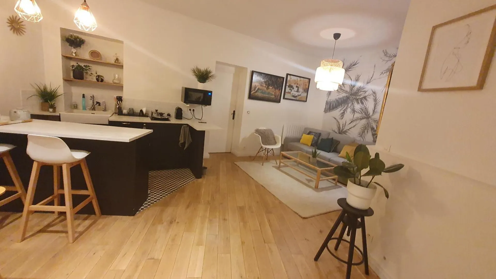 Center Paris, Amusing2bed Room,68sqm-5 Mins Eiffel Tour And Louvre Meusm ,gare Montparnasse ,front Metro דירה