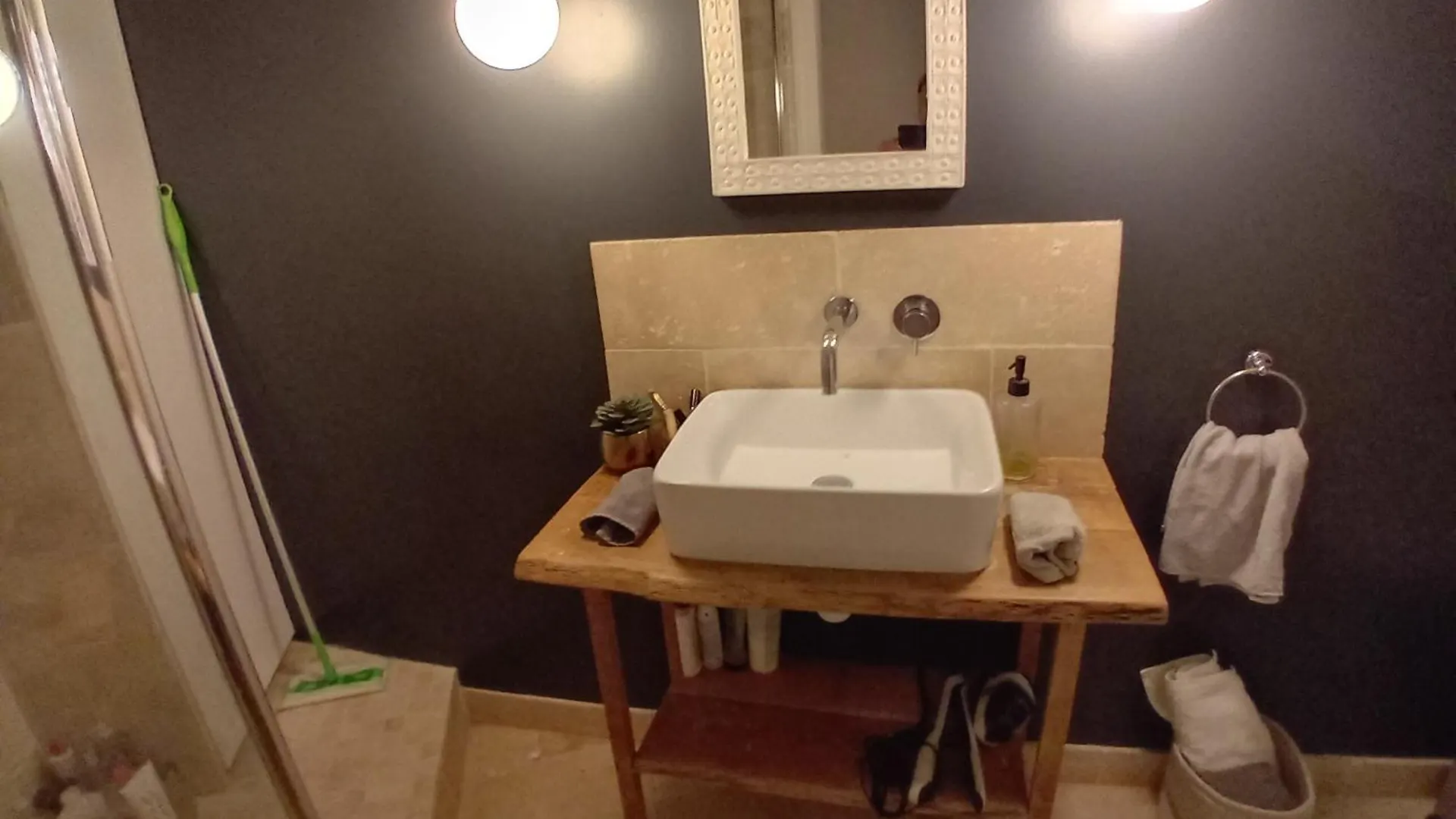 Center Paris, Amusing2bed Room,68sqm-5 Mins Eiffel Tour And Louvre Meusm ,gare Montparnasse ,front Metro פריז
