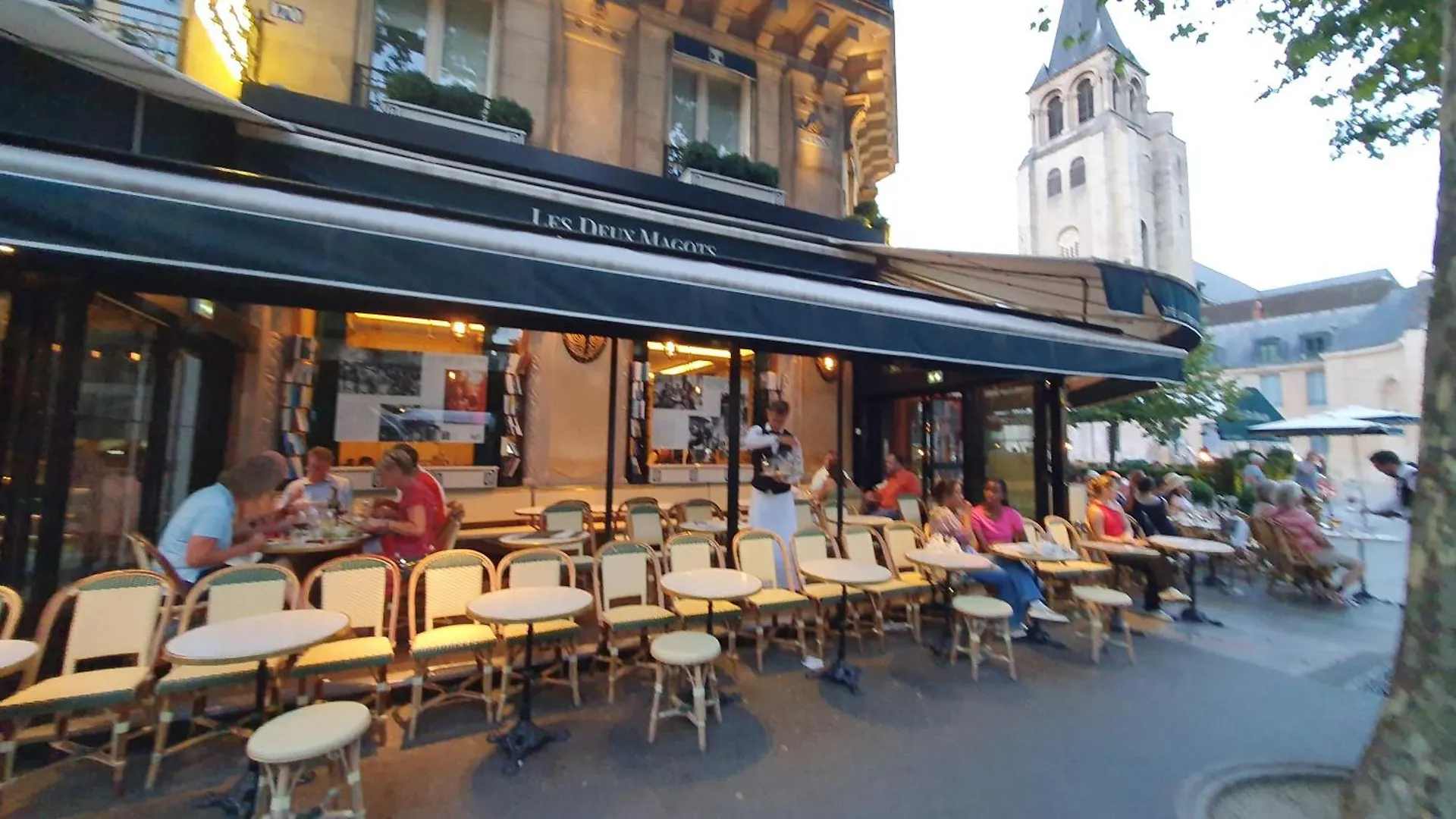 Center Paris, Amusing2bed Room,68sqm-5 Mins Eiffel Tour And Louvre Meusm ,gare Montparnasse ,front Metro פריז