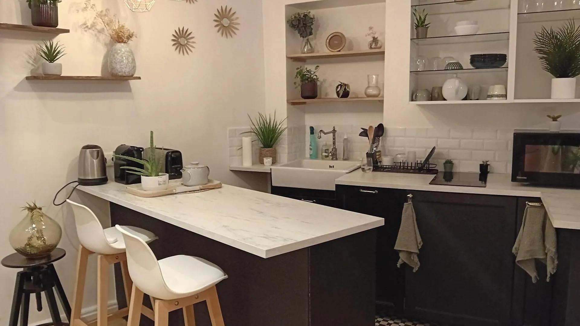 Center Paris, Amusing2bed Room,68sqm-5 Mins Eiffel Tour And Louvre Meusm ,gare Montparnasse ,front Metro דירה פריז