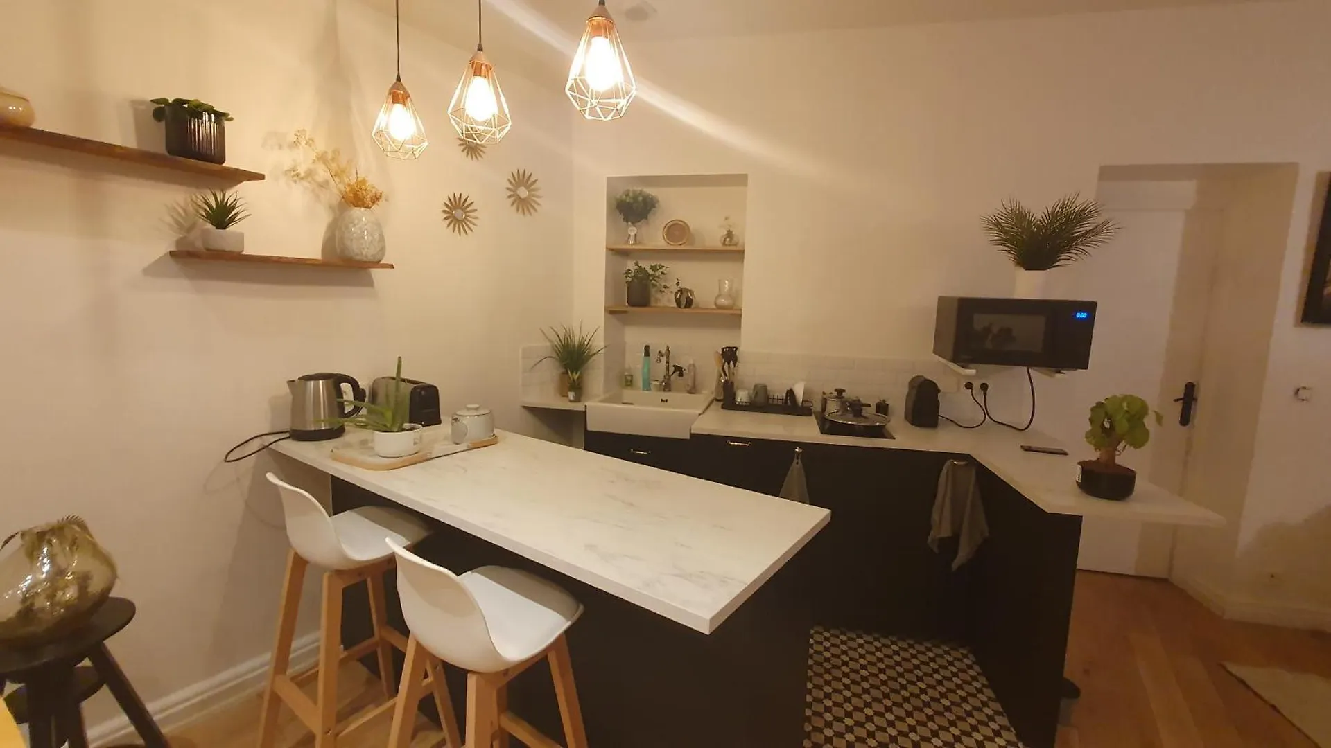 Center Paris, Amusing2bed Room,68sqm-5 Mins Eiffel Tour And Louvre Meusm ,gare Montparnasse ,front Metro Paris