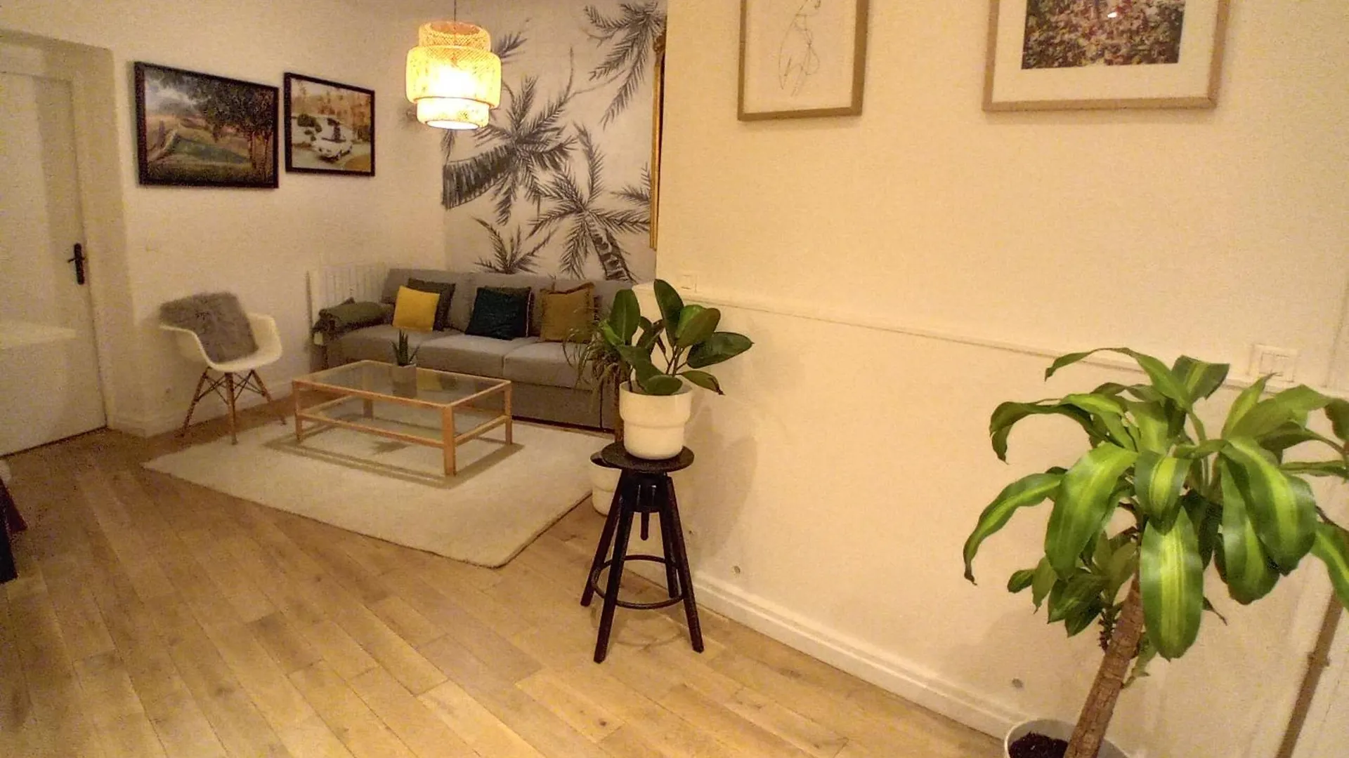Center Paris, Amusing2bed Room,68sqm-5 Mins Eiffel Tour And Louvre Meusm ,gare Montparnasse ,front Metro Paris