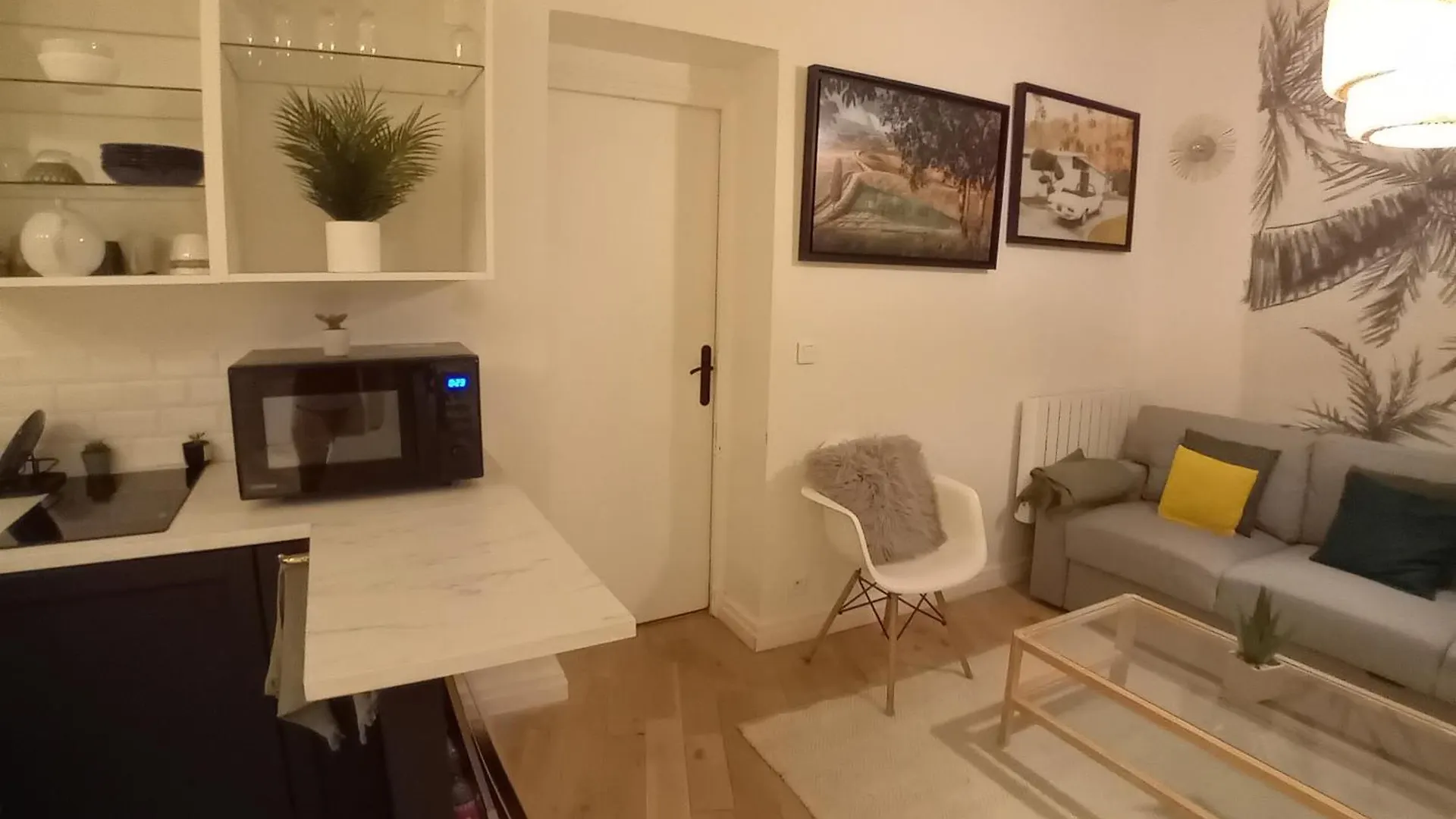 Center Paris, Amusing2bed Room,68sqm-5 Mins Eiffel Tour And Louvre Meusm ,gare Montparnasse ,front Metro Apartamento París