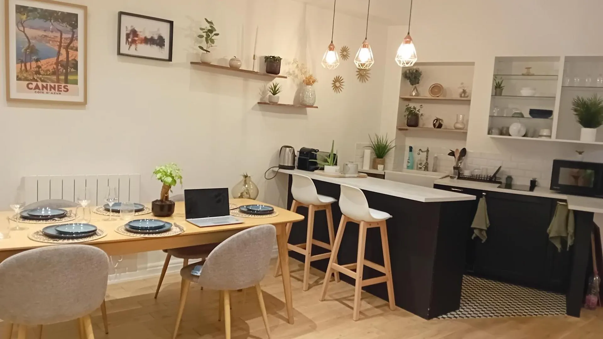 Lägenhet Center Paris, Amusing2bed Room,68sqm-5 Mins Eiffel Tour And Louvre Meusm ,gare Montparnasse ,front Metro Paris